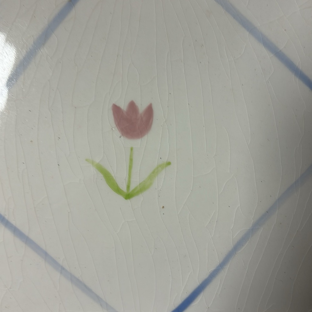 Vintage Avon China hand-painted decorative plate with tulip flower - Picture 2 of 3